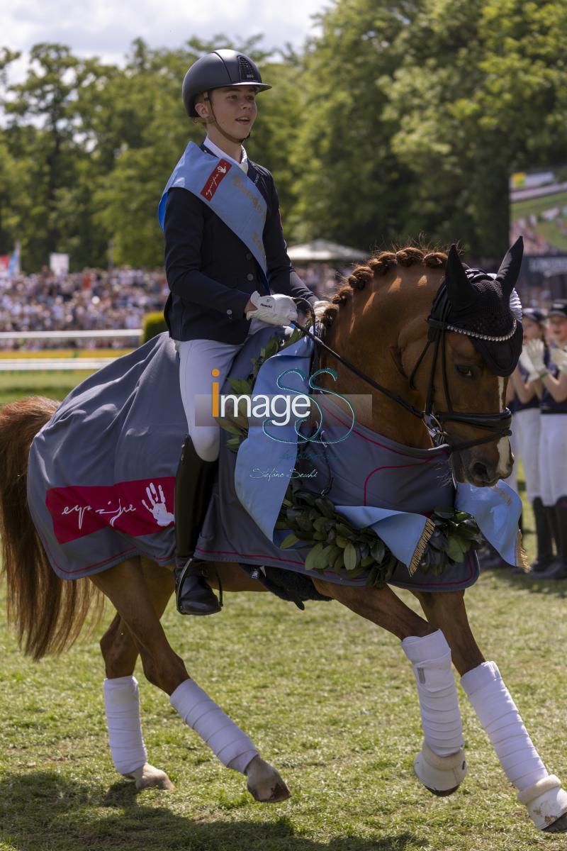 dressage PrizeGiving_Hamburg_20240512_SS350664.jpg